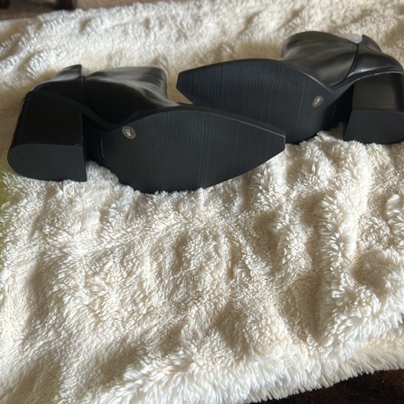 Gianni Bini Huttsen boots. Size 7.5. NWT. Black. - Picture 4 of 4